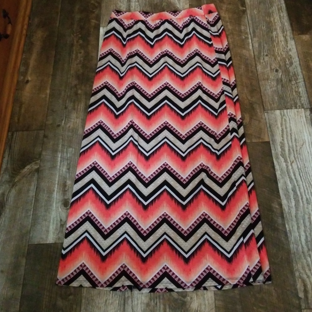 Xl. Long skirt or swim suit cover Orange , black